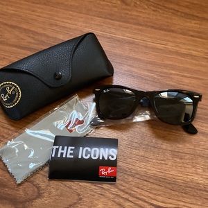 NWT Ray Ban Wayfarer Sunglasses - Tortoiseshell